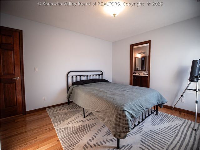 136 Glenwood Lane, Hurricane, WV 25526