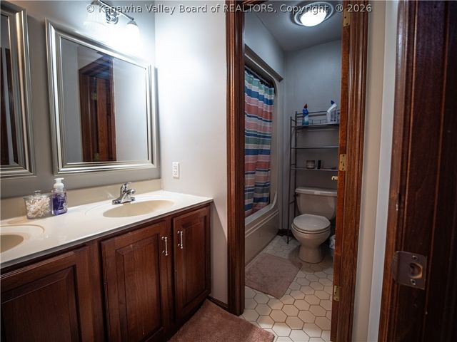 136 Glenwood Lane, Hurricane, WV 25526