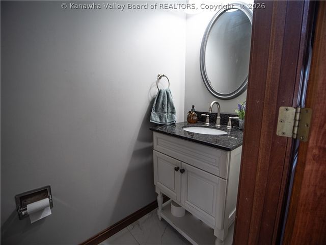 136 Glenwood Lane, Hurricane, WV 25526