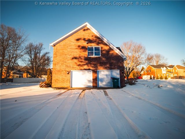 136 Glenwood Lane, Hurricane, WV 25526