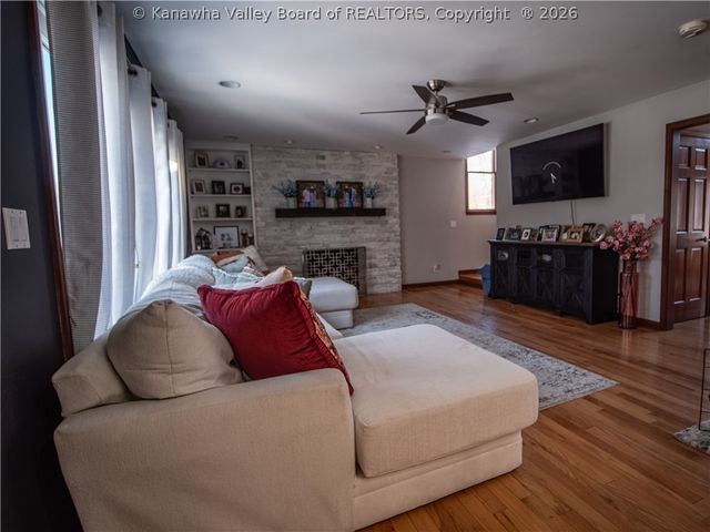 136 Glenwood Lane, Hurricane, WV 25526