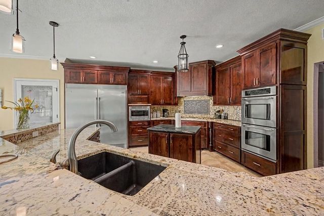 4720 State Highway 21 E, Hemphill, TX 75948