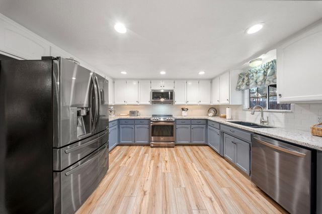 2320 E Canal Dr, Turlock, CA 95380