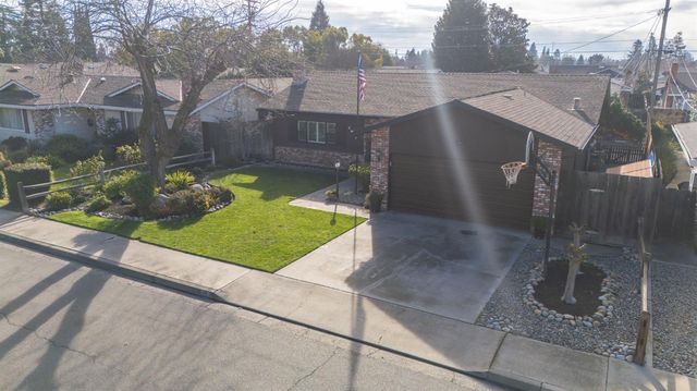 2320 E Canal Dr, Turlock, CA 95380