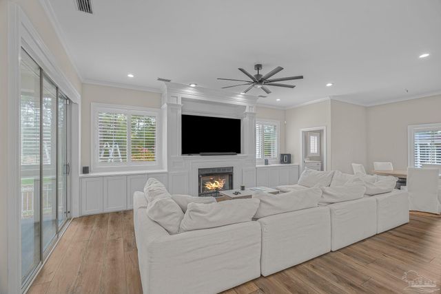 3175 Marcus Pointe Blvd, Pensacola, FL 32505