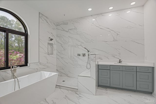 3175 Marcus Pointe Blvd, Pensacola, FL 32505