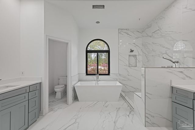 3175 Marcus Pointe Blvd, Pensacola, FL 32505