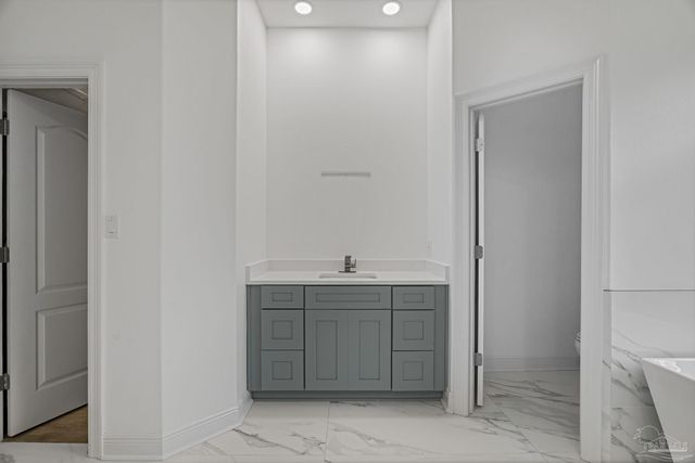 3175 Marcus Pointe Blvd, Pensacola, FL 32505