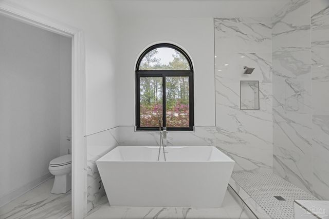 3175 Marcus Pointe Blvd, Pensacola, FL 32505