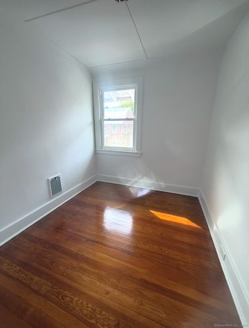 400 East Avenue, Bridgeport, CT 06610