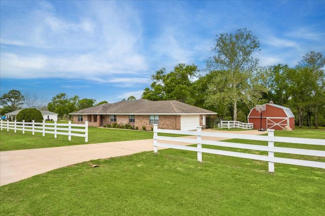 2919 Centerhill Circle, Bellville, TX 77418