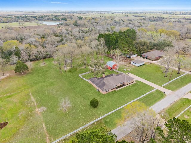 2919 Centerhill Circle, Bellville, TX 77418