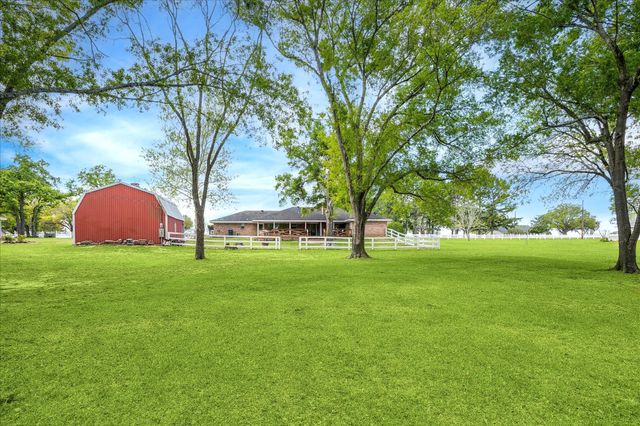 2919 Centerhill Circle, Bellville, TX 77418