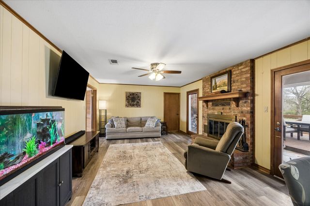 2919 Centerhill Circle, Bellville, TX 77418