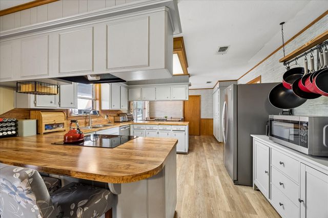 2919 Centerhill Circle, Bellville, TX 77418