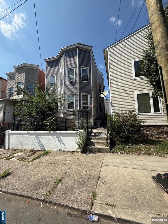 125 Governor Street, Paterson, NJ 07501