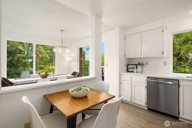 21006 NE 18th Place, Sammamish, WA 98074