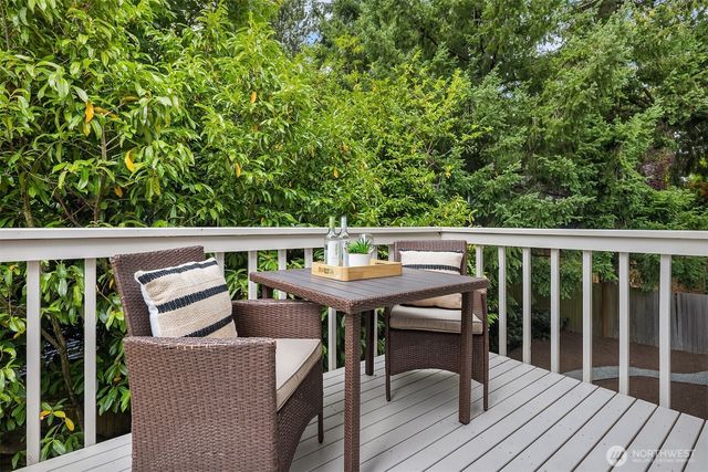 21006 NE 18th Place, Sammamish, WA 98074