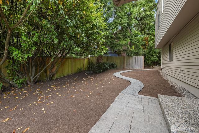 21006 NE 18th Place, Sammamish, WA 98074