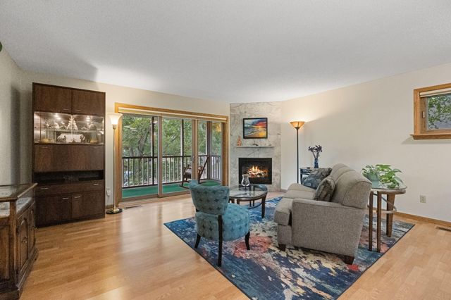 1880 Shady Beach Avenue, Roseville, MN 55113