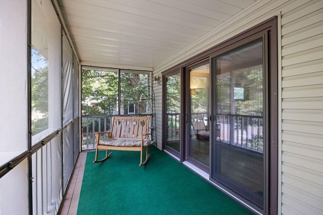 1880 Shady Beach Avenue, Roseville, MN 55113