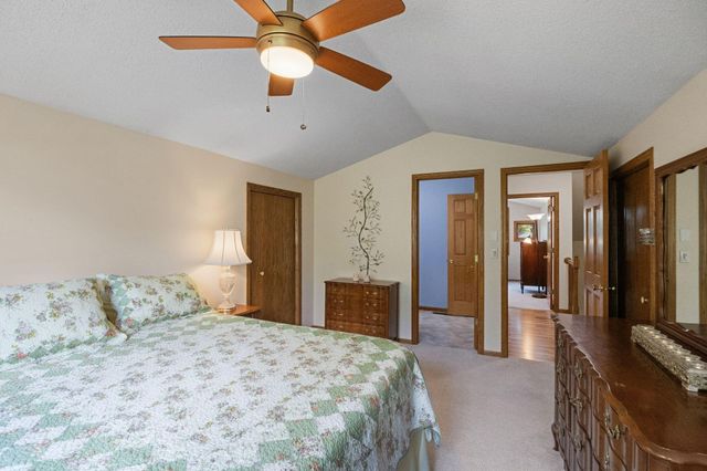 1880 Shady Beach Avenue, Roseville, MN 55113