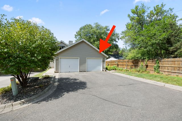 1880 Shady Beach Avenue, Roseville, MN 55113