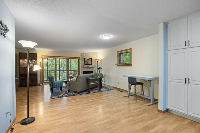 1880 Shady Beach Avenue, Roseville, MN 55113