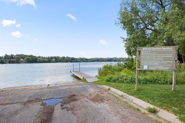 1880 Shady Beach Avenue, Roseville, MN 55113