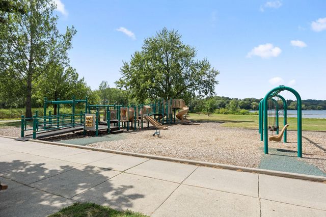 1880 Shady Beach Avenue, Roseville, MN 55113