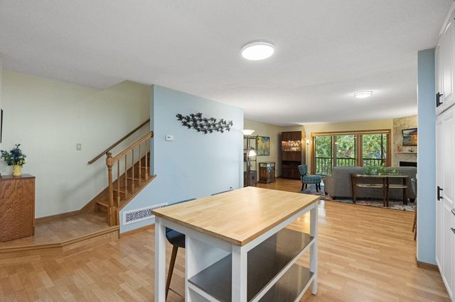 1880 Shady Beach Avenue, Roseville, MN 55113