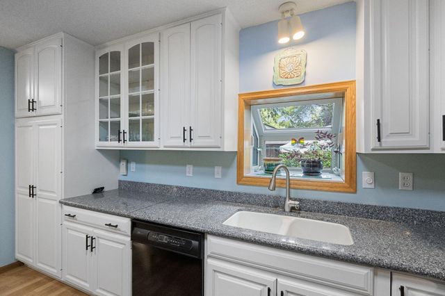 1880 Shady Beach Avenue, Roseville, MN 55113