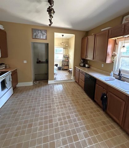 230 S Chautauqua Ave, Wichita, KS 67211