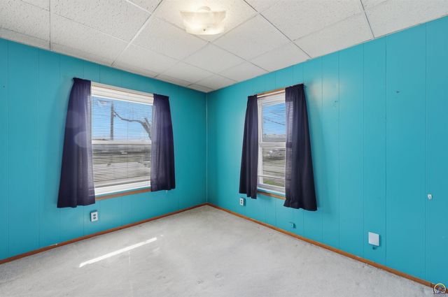 2716 NE Seward AVE, Topeka, KS 66616