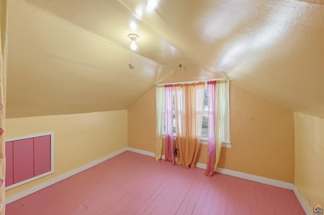 2716 NE Seward AVE, Topeka, KS 66616