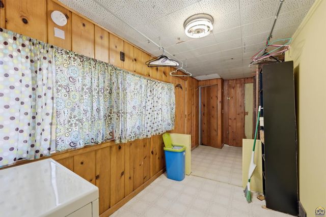 2716 NE Seward AVE, Topeka, KS 66616