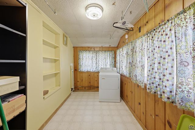 2716 NE Seward AVE, Topeka, KS 66616