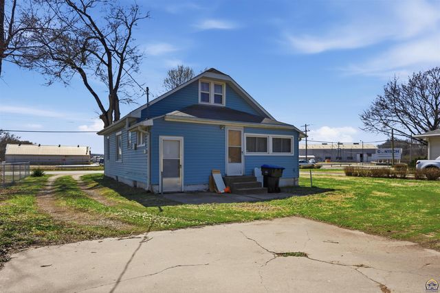 2716 NE Seward AVE, Topeka, KS 66616