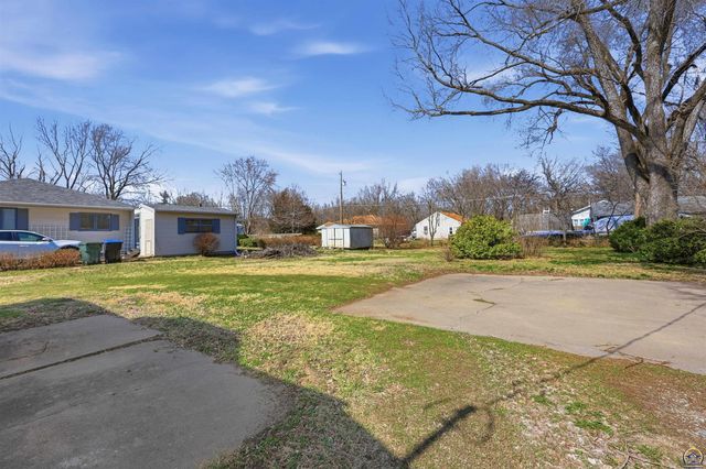 2716 NE Seward AVE, Topeka, KS 66616