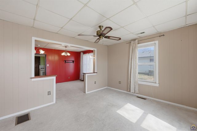 2716 NE Seward AVE, Topeka, KS 66616