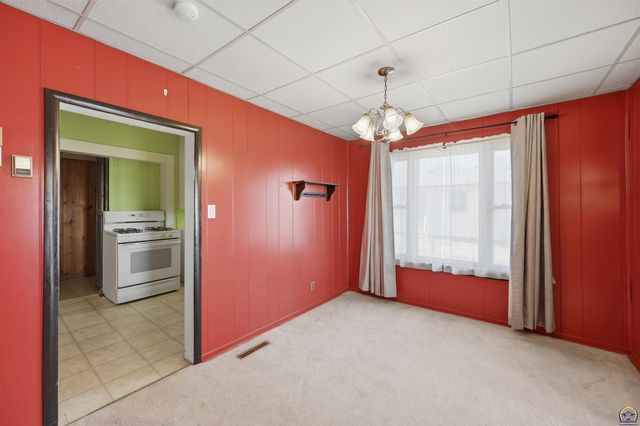 2716 NE Seward AVE, Topeka, KS 66616