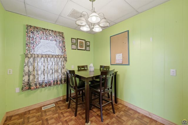 2716 NE Seward AVE, Topeka, KS 66616