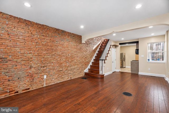 2255 WATERLOO ST, Philadelphia, PA 19133