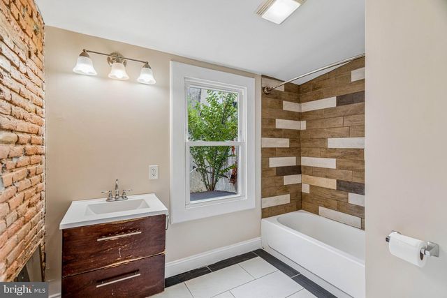 2255 WATERLOO ST, Philadelphia, PA 19133
