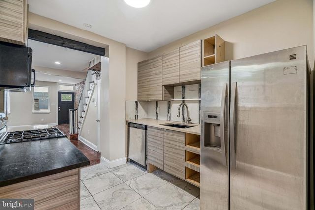 2255 WATERLOO ST, Philadelphia, PA 19133