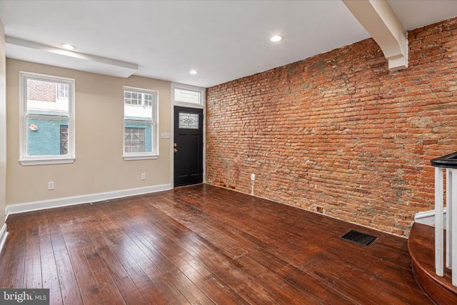 2255 WATERLOO ST, Philadelphia, PA 19133