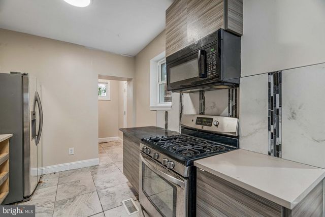 2255 WATERLOO ST, Philadelphia, PA 19133