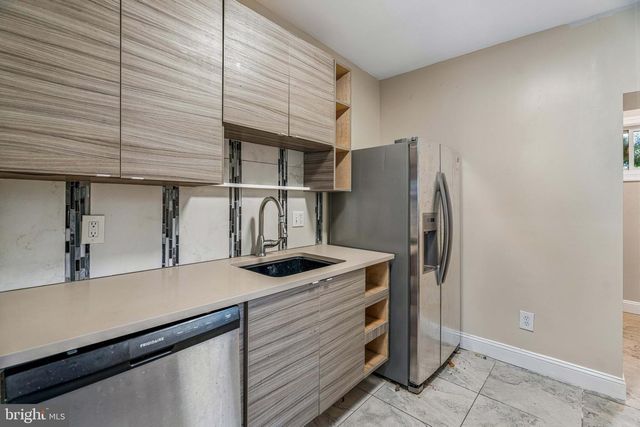 2255 WATERLOO ST, Philadelphia, PA 19133
