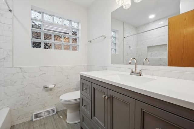4830 N Nagle Avenue, Chicago, IL 60630
