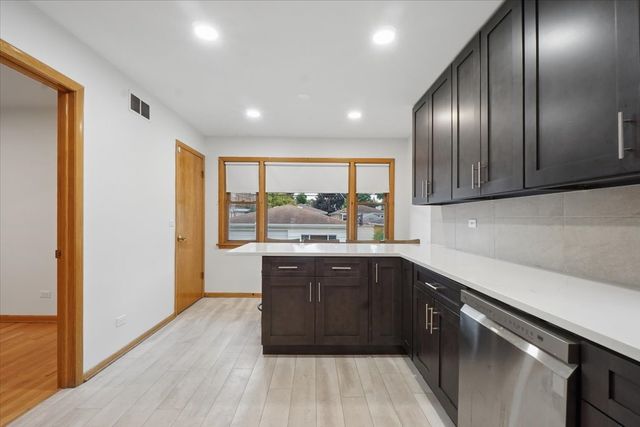 4830 N Nagle Avenue, Chicago, IL 60630